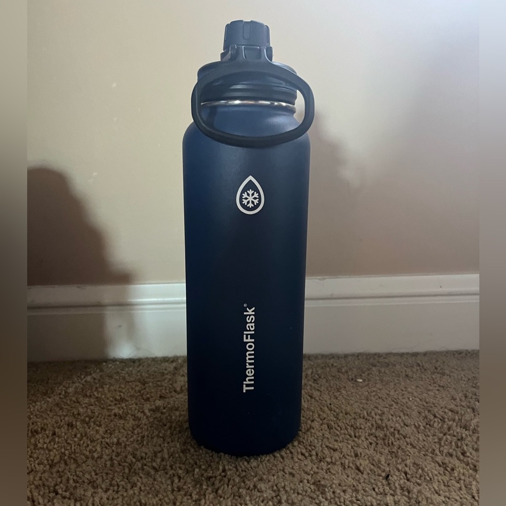 Thermoflask 40oz. Navy blue.